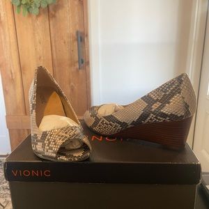 Vionic peep toe wedges- proud Bria -natural snake